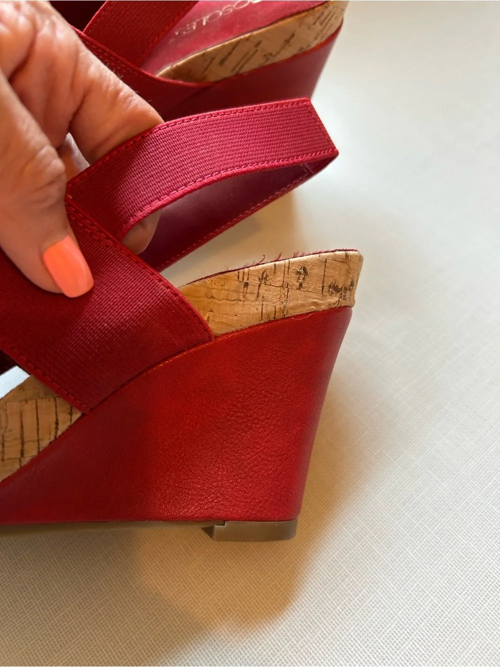 AEROSOLES vibrant red